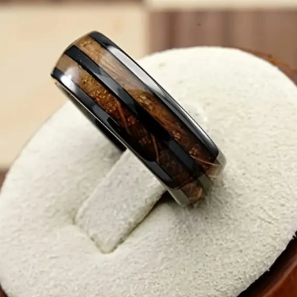 *NEW* Elegant Whisky Barrel with Black Inlay Ring Sizes #7-13 - Picture 2 of 6